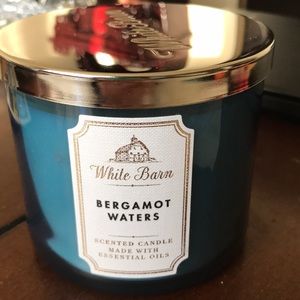 white barn candle - bergamot waters
